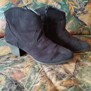 Faded Glory black ankle Boots size 10.